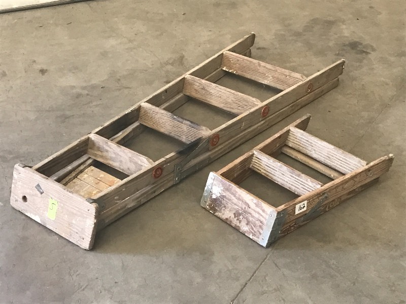 lot 162 image: (1) 2ft & (1) 5ft Wooden Step Ladde...