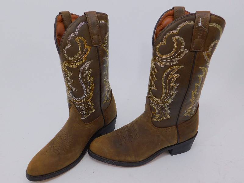 lot 16 image: Guide Gear Mens 12 Cowboy Boots Size 8D