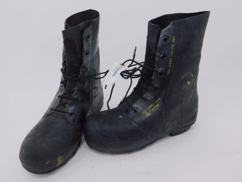 lot 19 image: U.S. Military Surplus Mickey Cold Weather Boots