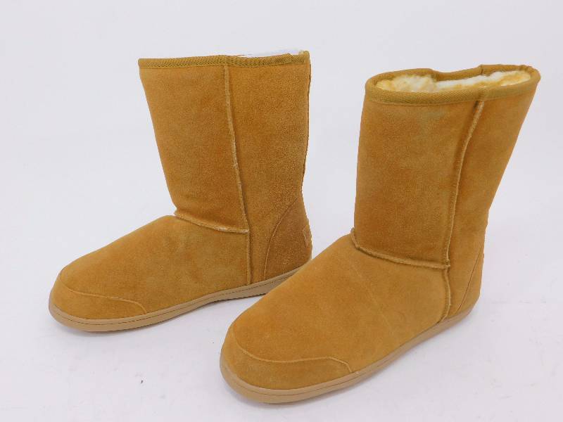 lot 26 image: Guide Gear Mens 10 Suede Boot Slippers Size 10