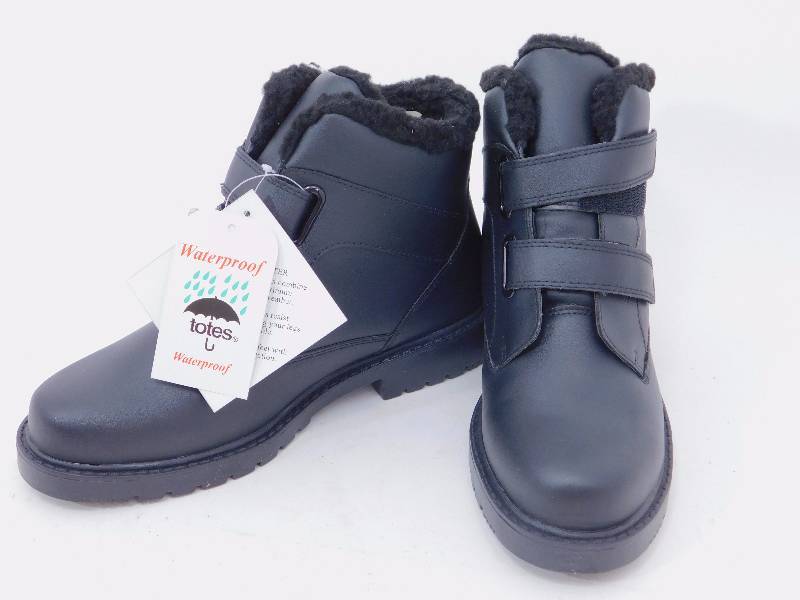 lot 61 image: Totes Mens Waterproof Snow Boots Size 8M