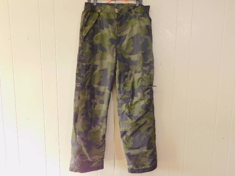lot 92 image: Guide Gear Mens Camo Cargo Snow Pants Size Large