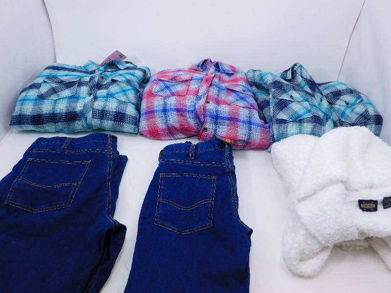 lot 104 image: Lot Of Womans Pants and Shirts