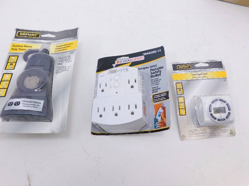 lot 126 image: Portable Safety Outlet, Outdoor Heavy Duty Timer, Indoor Digital Timer