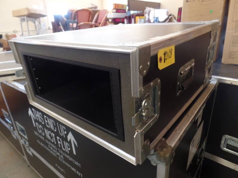 lot 18 image: R & R, FOUR RACK, SHOCK MOUNTED ROAD CASE