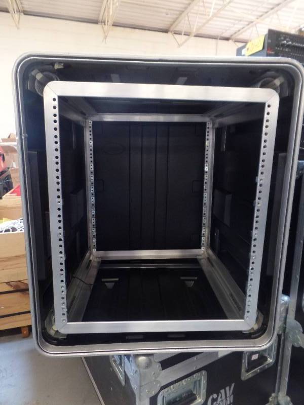 lot 46 image: SHOCK MOUNTED 12 RACK SPACE CASE
