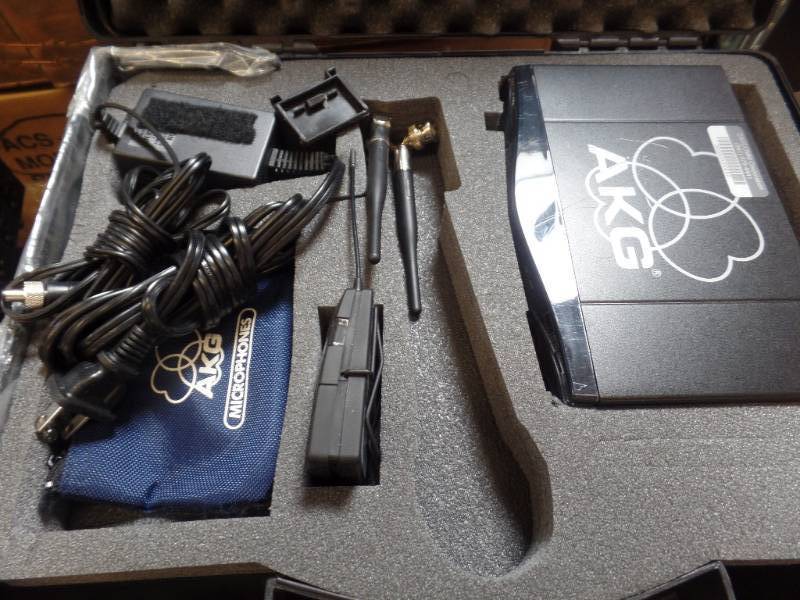 lot 93 image: WIRELESS MICROPHONES WITH CASES
