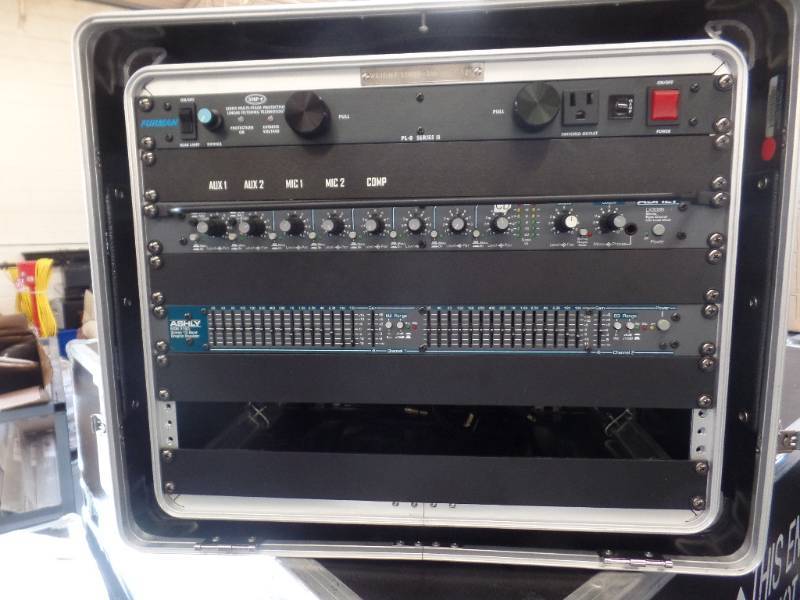 lot 27 image: SHOCK MOUNTED RACK WITH SOUND SYSTEM