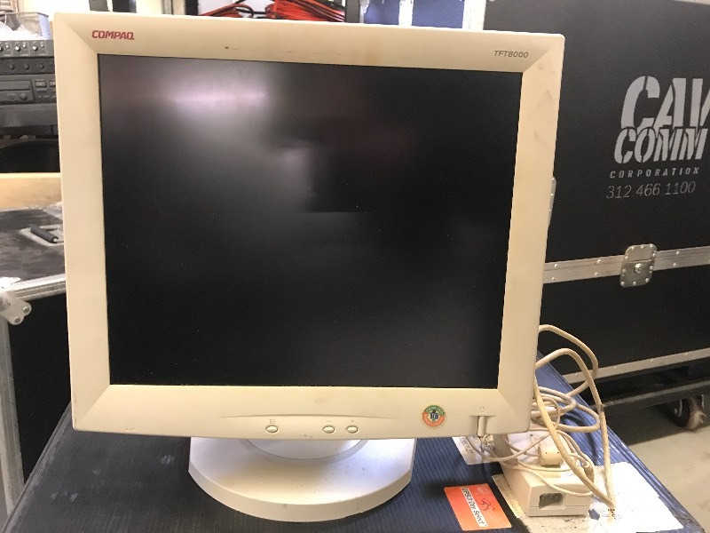 lot 98 image: COMPAQ COMPUTER MONITOR