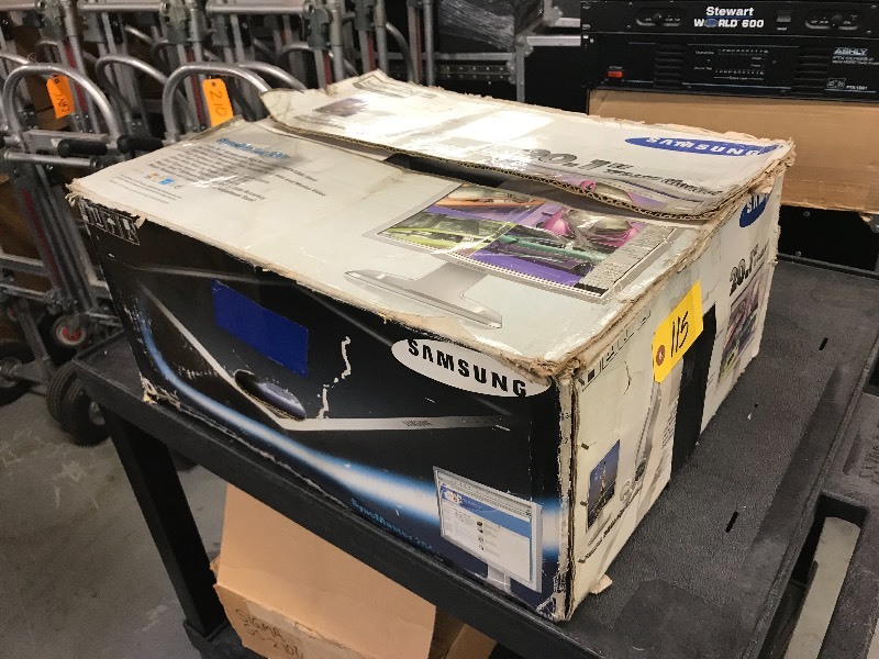 lot 115 image: SAMSUNG COMPUTER MONITOR