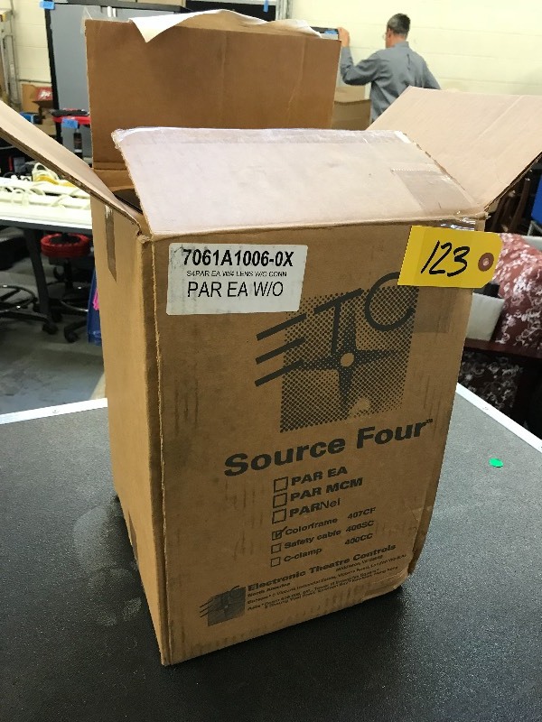 lot 123 image: SOURCE FOUR PAR LIGHTING CAN