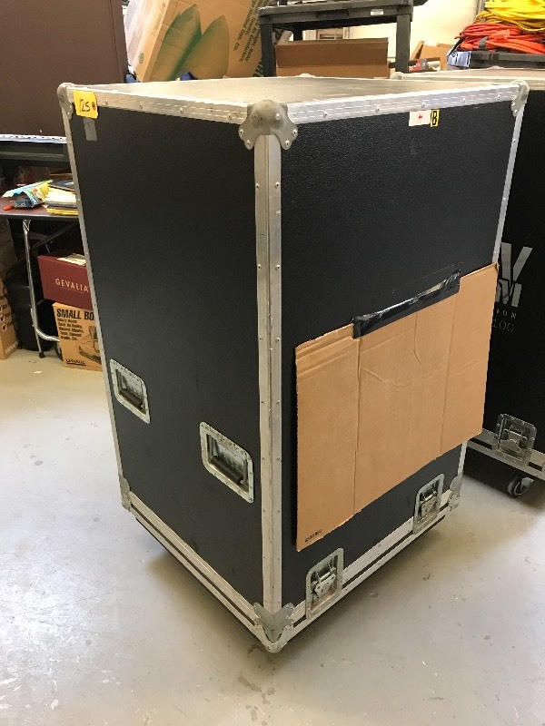 lot 125 image: R&R ROAD CASE WITH RACK MOUNT
