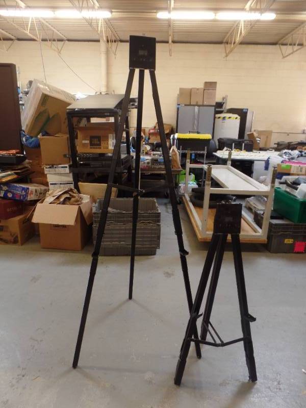 lot 148 image: DRAPER EASELS