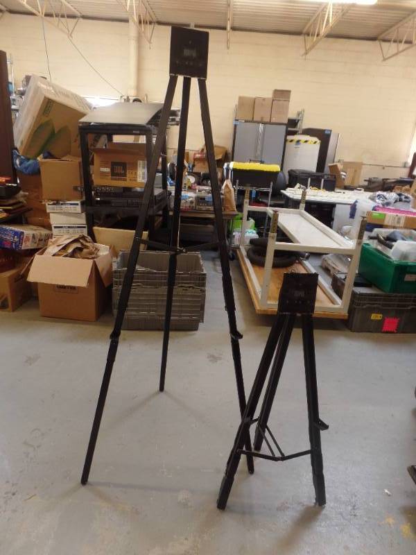 lot 149 image: DRAPER EASELS
