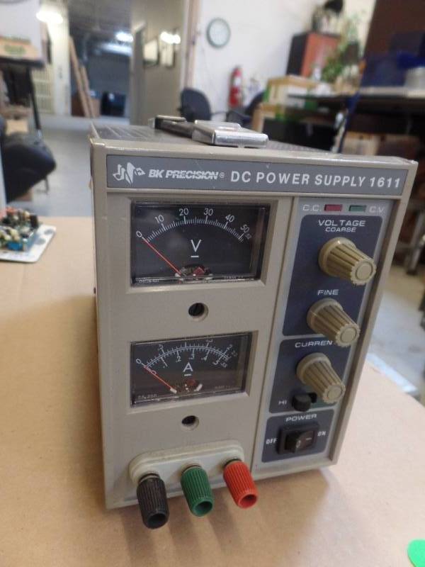 lot 207 image: DC POWER SUPPLY