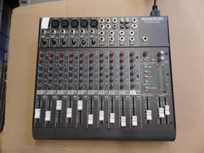 lot 222 image: MACKIE MIXER