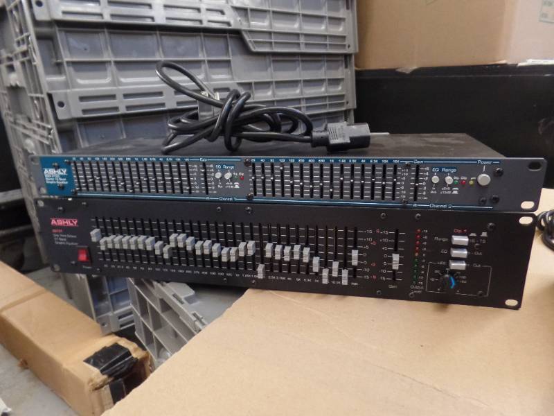 lot 225 image: GRAPHIC EQUALIZERS