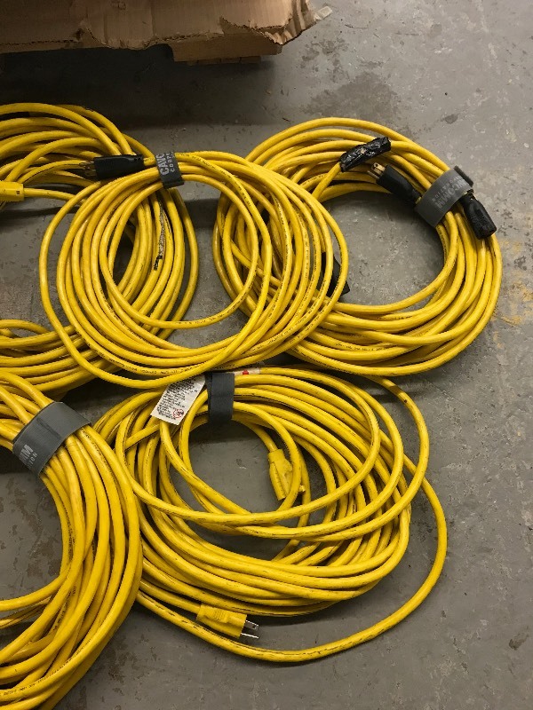 lot 264 image: LOT OF 8 EXTENSION CORDS