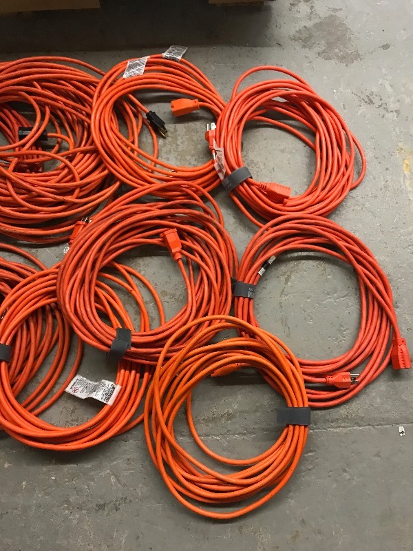 lot 266 image: LOT OF 12 EXTENSION CORDS