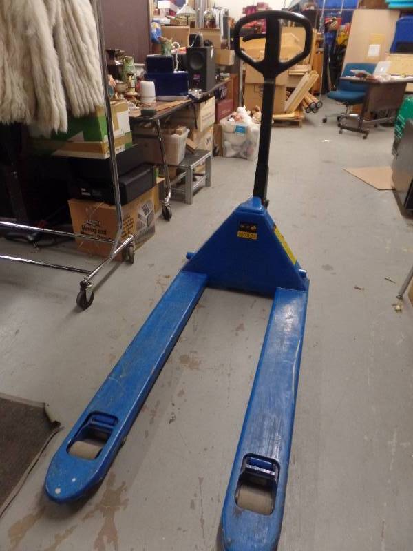 lot 309 image: PALLET JACK