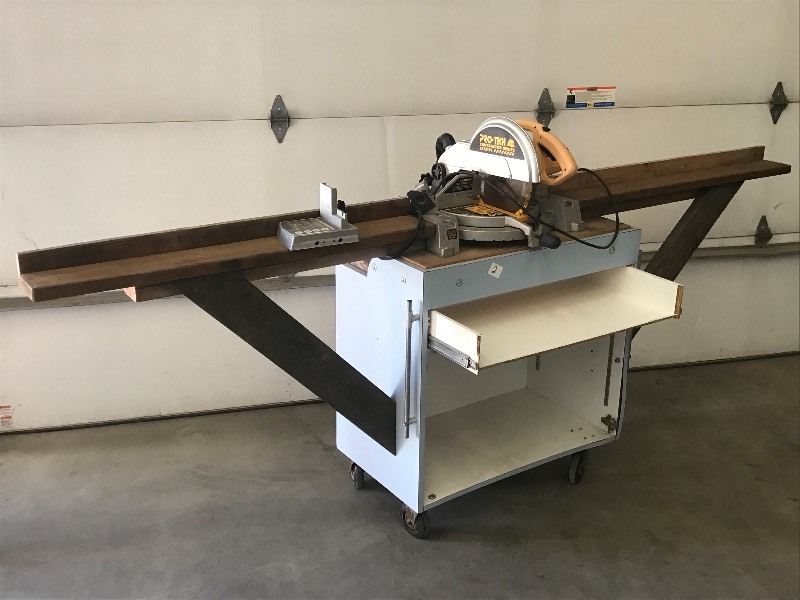 lot 2 image: Pro-Tech CS72121 Dual Bevel Miter S...