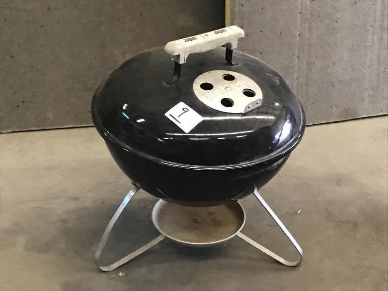lot 9 image: Weber BBQ Grill, Used ...