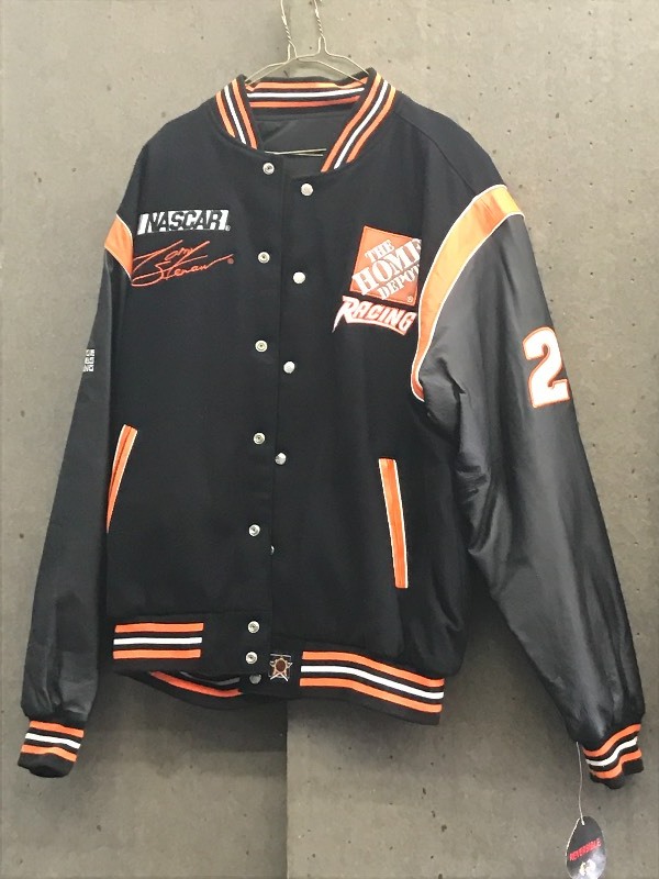 lot 22 image: Tony Stewart Sixe XL Nascar Jacket,...