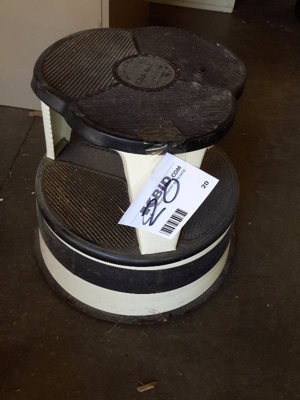 Kikk Stand stool