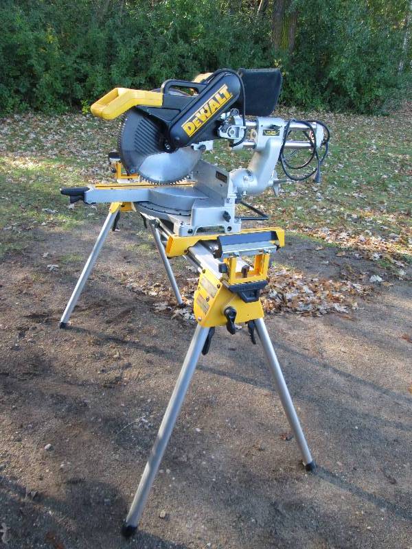 lot 5 image: DeWalt 12 Compound Sliding Miter Saw
