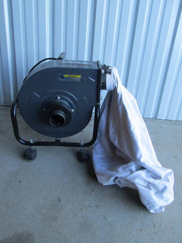 lot 9 image: 13 Gallon Dust Collector