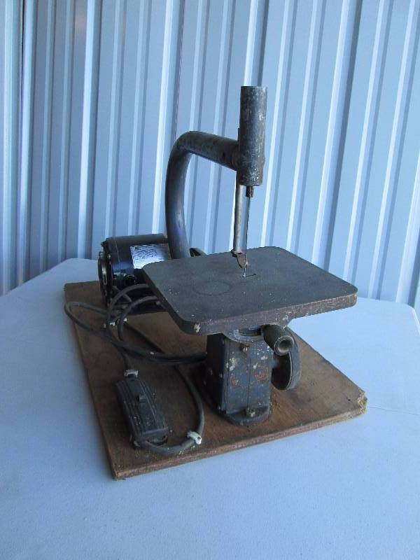 lot 17 image: Scroll Saw