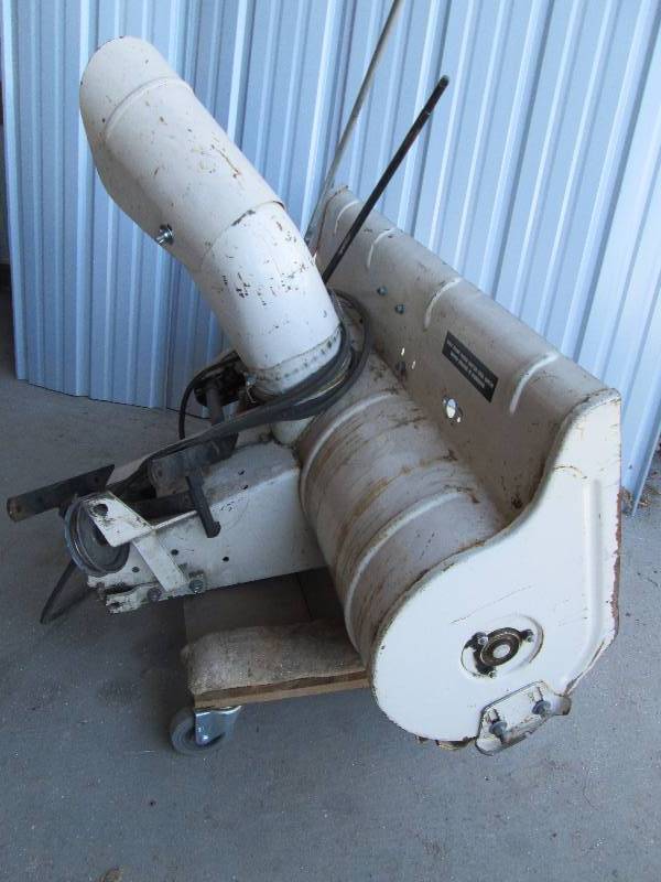 lot 26 image: AriensSimplicity Snow Blower White