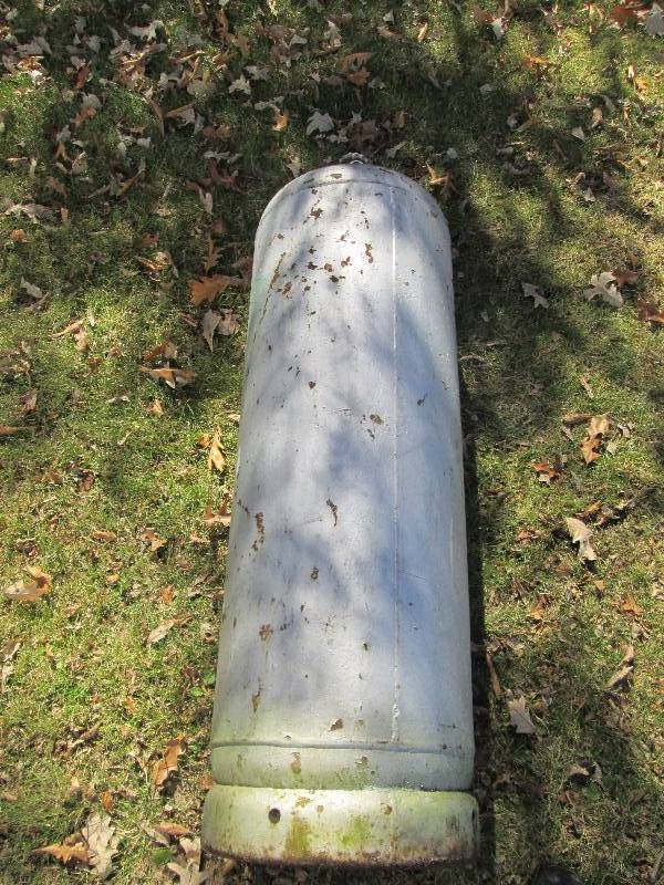 lot 29 image: 100 pound Propane Tank
