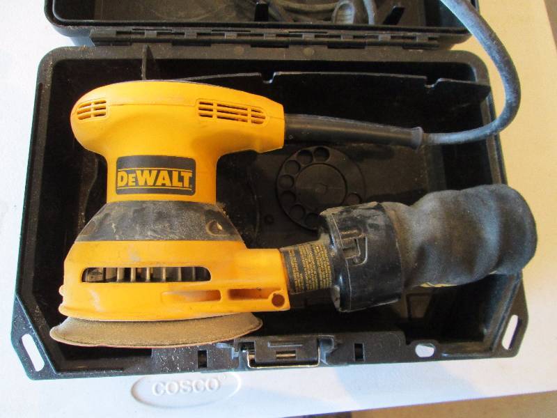 lot 36 image: DeWalt Random Orbit Sander
