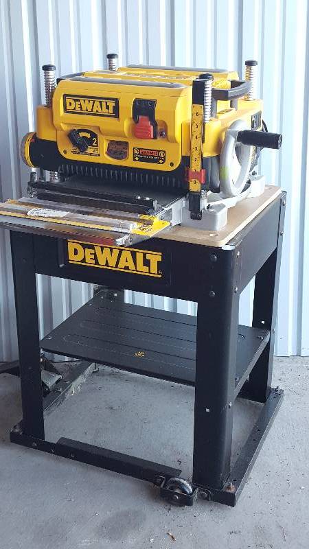 lot 4 image: DeWalt 13 Planer