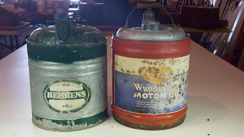 lot 202 image: (2) Behrens & Worthmore Motor Oil Cans