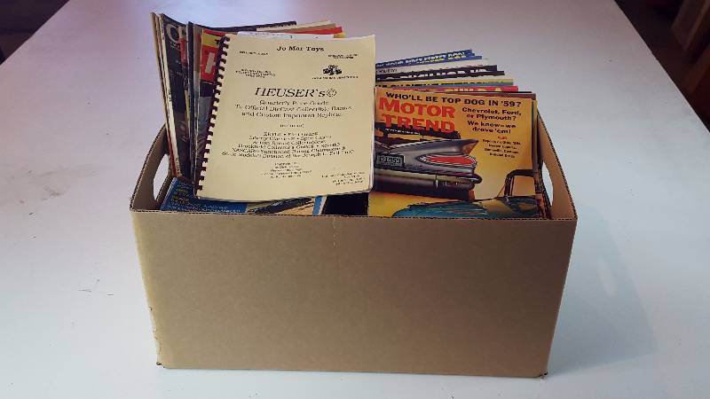 lot 225 image: Vintage Hot Rod, Motor Trend, Etc Magazines