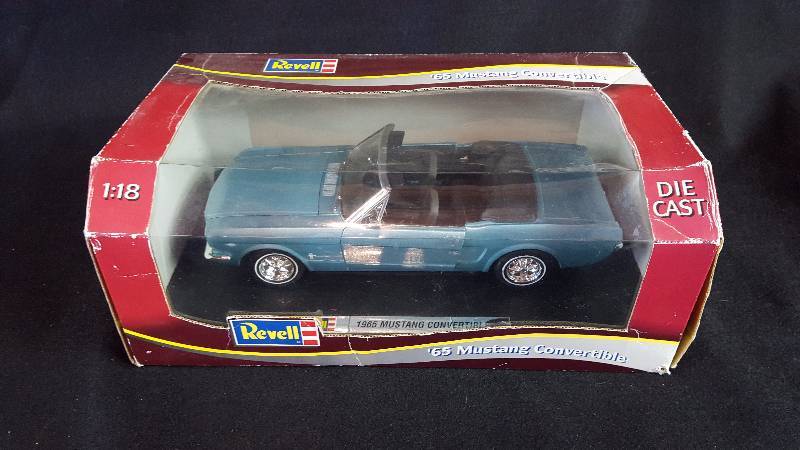 lot 234 image: 1965 Mustang Convertible 118 Die Cast