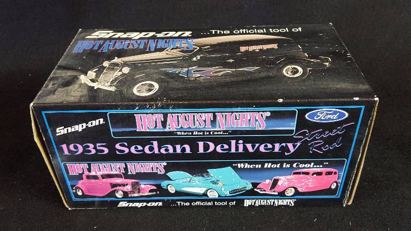 lot 257 image: Snap-On 1935 Ford Sedan Delivery Street Rod 124 Die Cast Bank