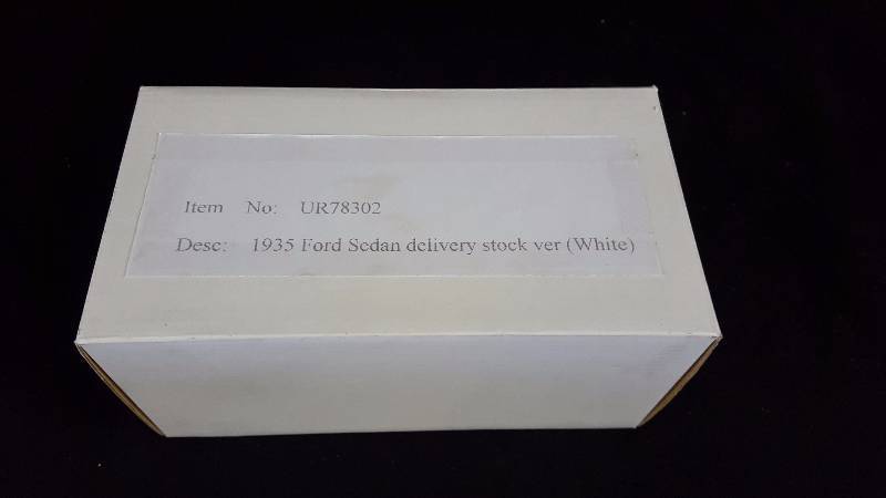 lot 258 image: 1935 Ford Sedan Delivery (White) 124 Die Cast Bank