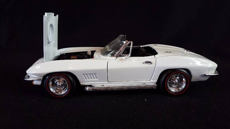 lot 265 image: 1967 Chevrolet Corvette 118 Die Cast