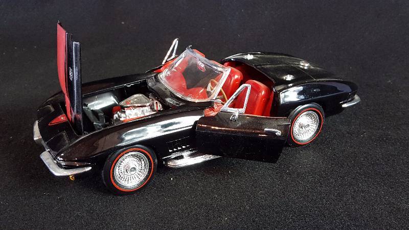 lot 267 image: 1967 Chevrolet Corvette 118 Die Cast