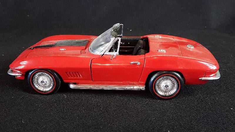 lot 269 image: 1967 Chevrolet Corvette 118 Die Cast
