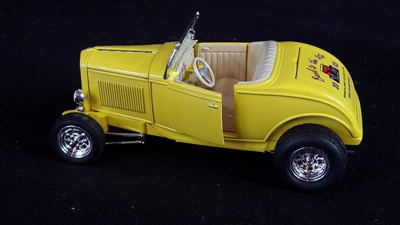 lot 295 image: SpecCast Back to the 50s MSRA Die Cast Metal Bank