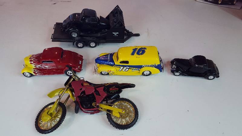 lot 298 image: Group of Die Cast, Model, etc Vehicles