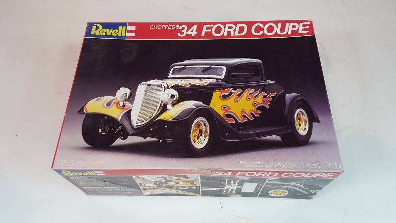 lot 301 image: Revell Chopped 1934 Ford Coupe Model 124