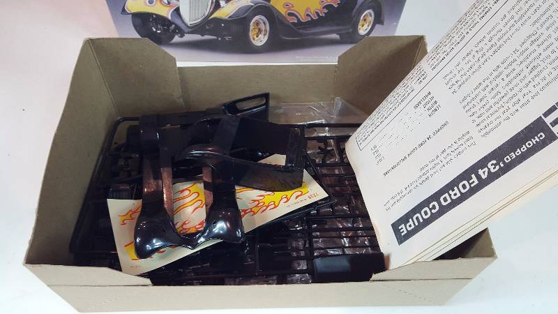 lot 302 image: AMT Ertl 19391940 Ford Coupe Model 125