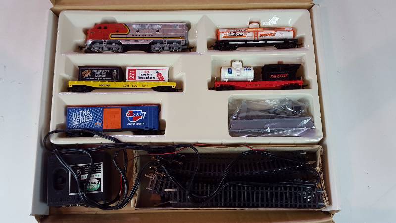 lot 306 image: Model Power Carquest HO Scale Train Set
