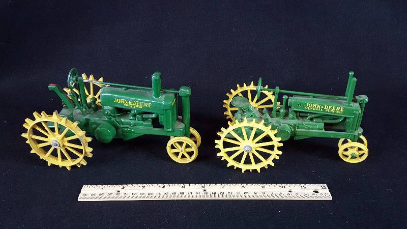 lot 309 image: John Deere 118 Model Tractors