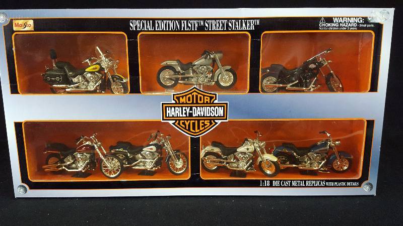 lot 314 image: Maisto Special Edition Harley Davidson 118 Die Cast Motorcycles